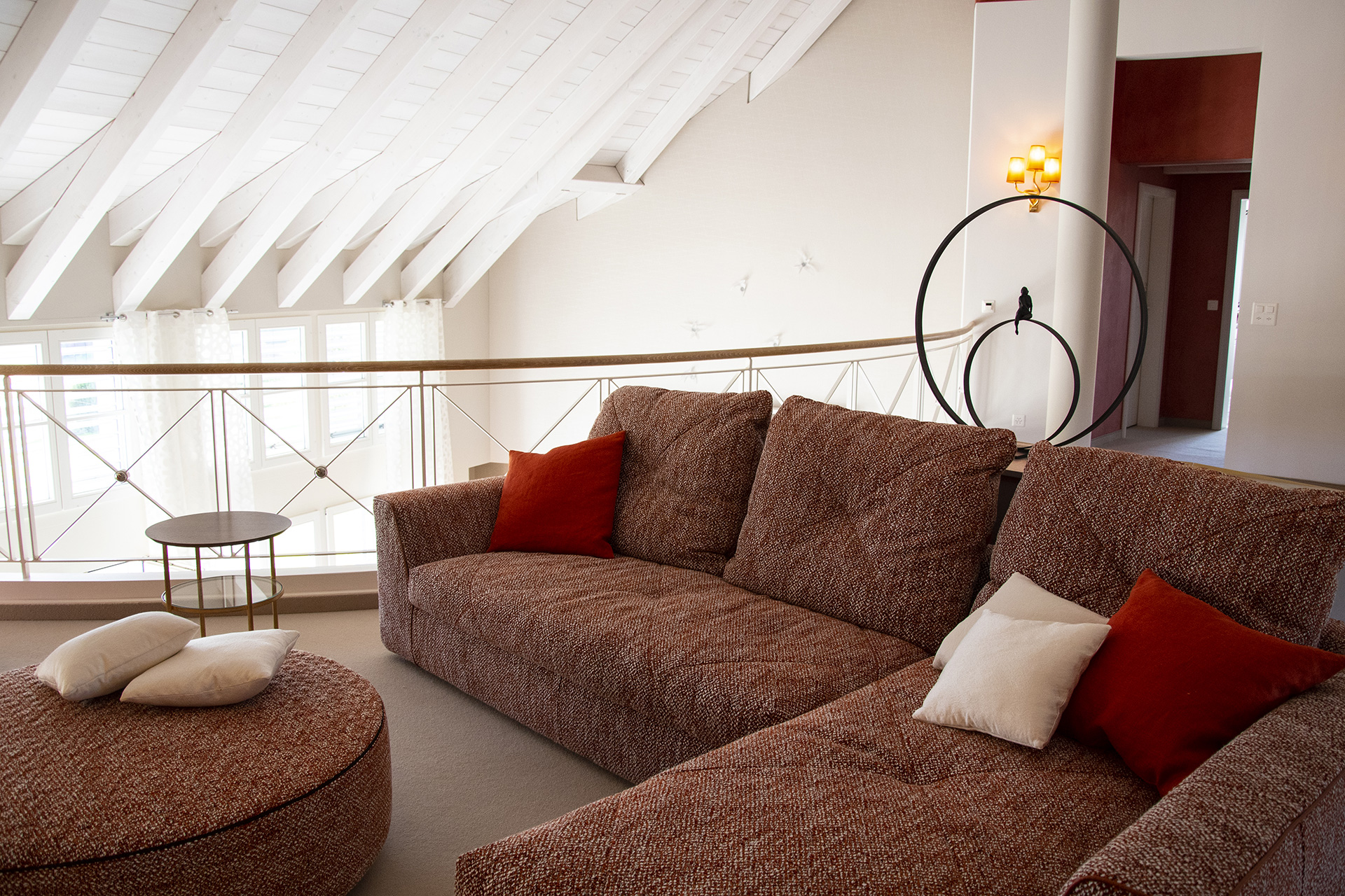 Lounge of a villa next to the Rhine by Borella Art Design